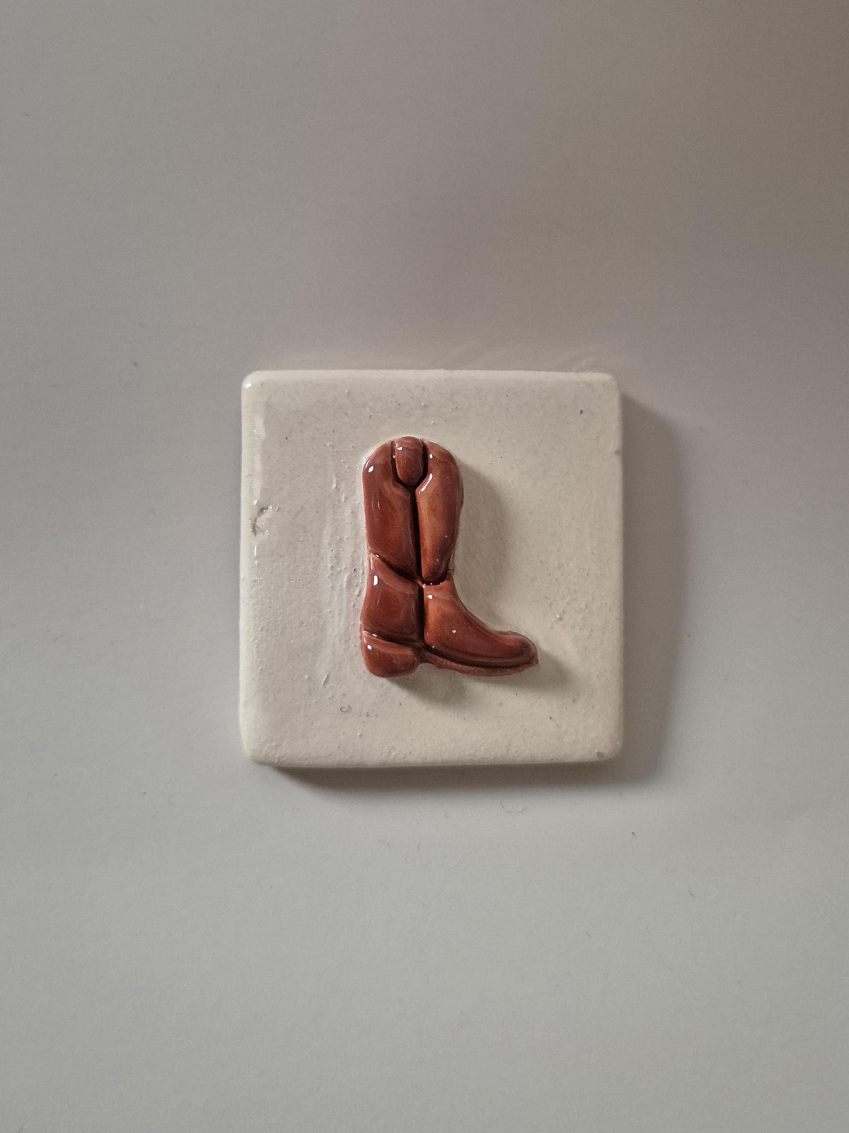 Handmade Ceramic Fridge Magnet / Mini Tile 5x5 cm – Cowboy Boot, Dachshund, Smiley or Heart – Small Ceramic Wall Art – Unique Gift