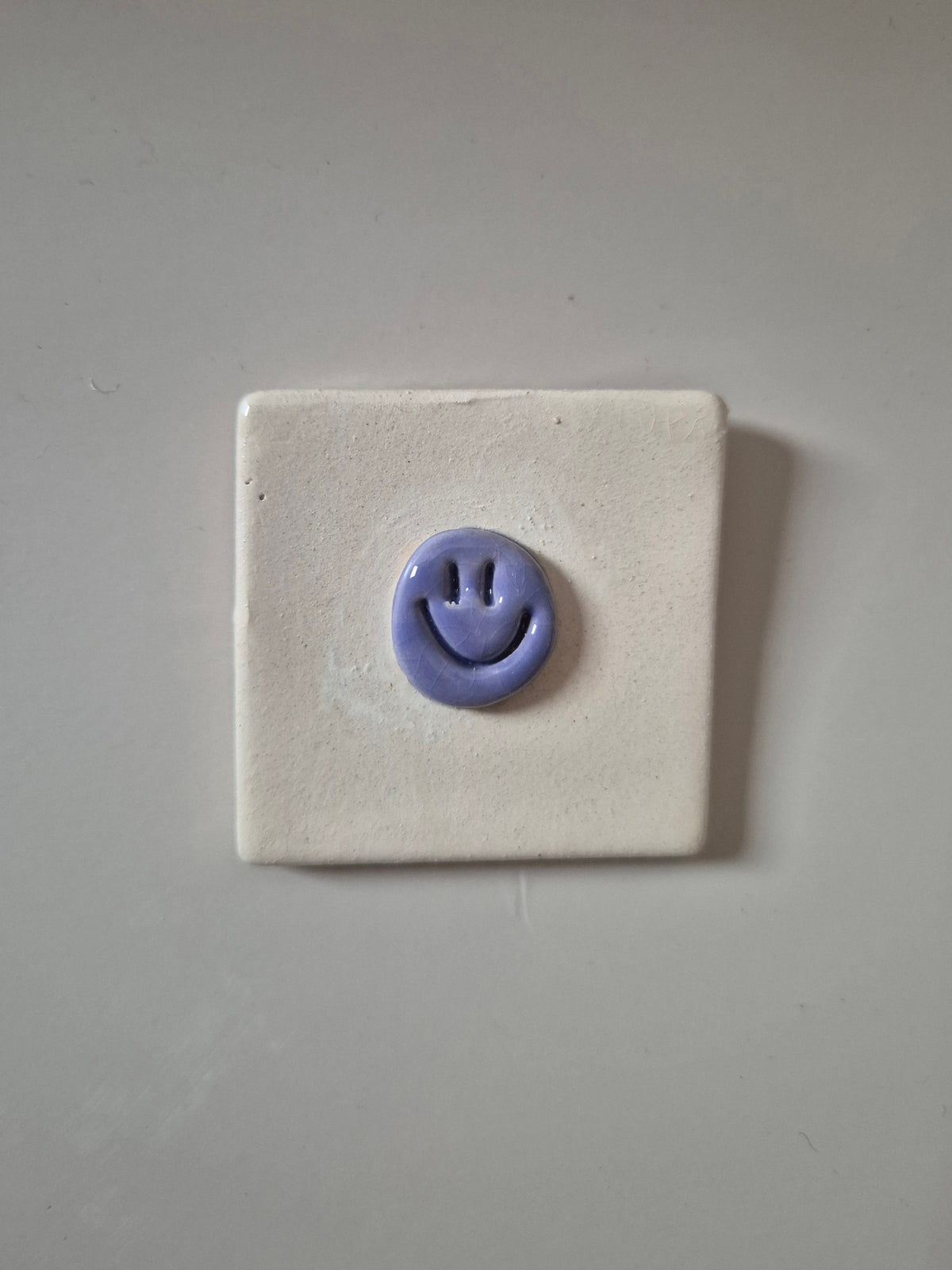 Handmade Ceramic Fridge Magnet / Mini Tile 5x5 cm – Smiley – Small Ceramic Wall Art – Unique Gift