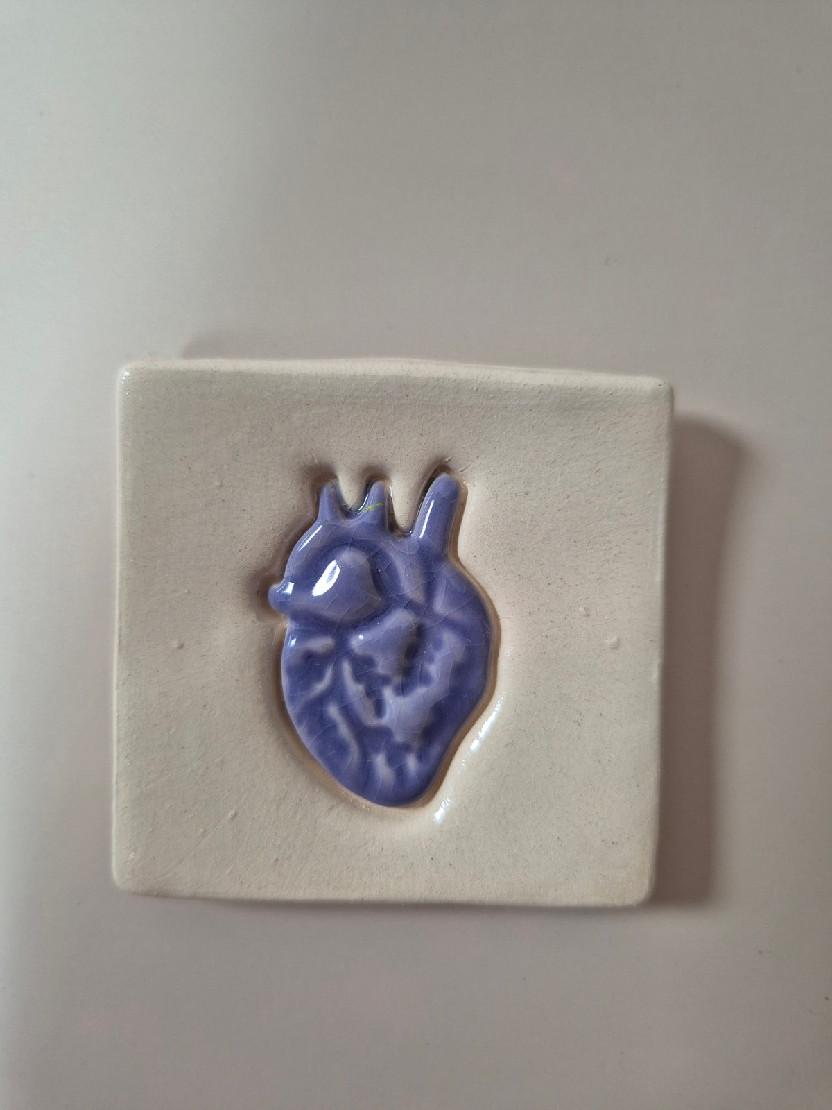 Handmade Ceramic Fridge Magnet / Mini Tile 5x5 cm – Anatomical Heart - Lilac ore Bordeaux – Small Ceramic Wall Art – Unique Gift
